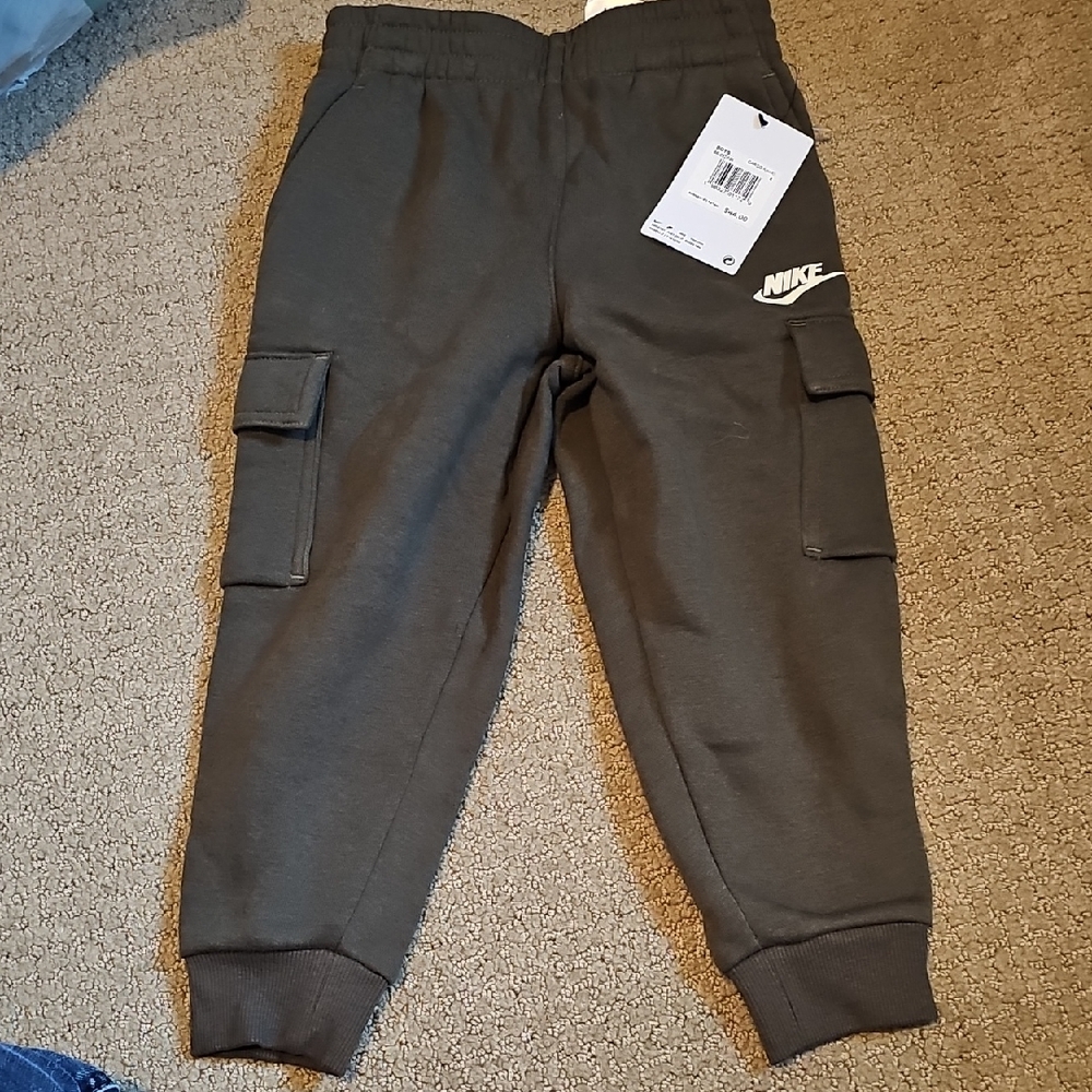 NIKE BOYS CARGO KHAKI SWEATPANT JOGGERS NWT SIZE 4